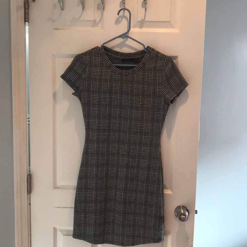 Short sleeve body con dress